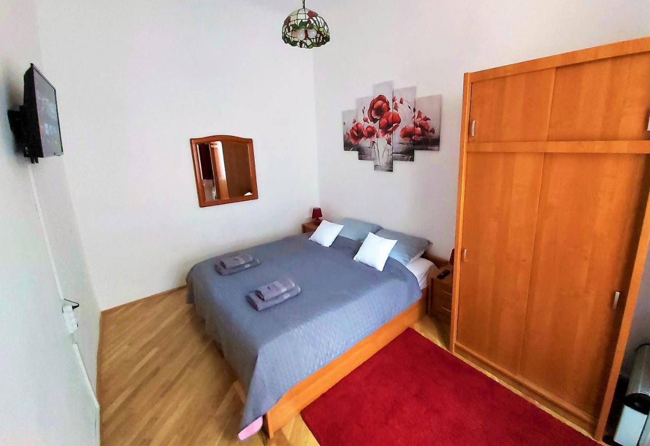 Little Hungary Apartment บูดาเปสต์ ภายนอก รูปภาพ