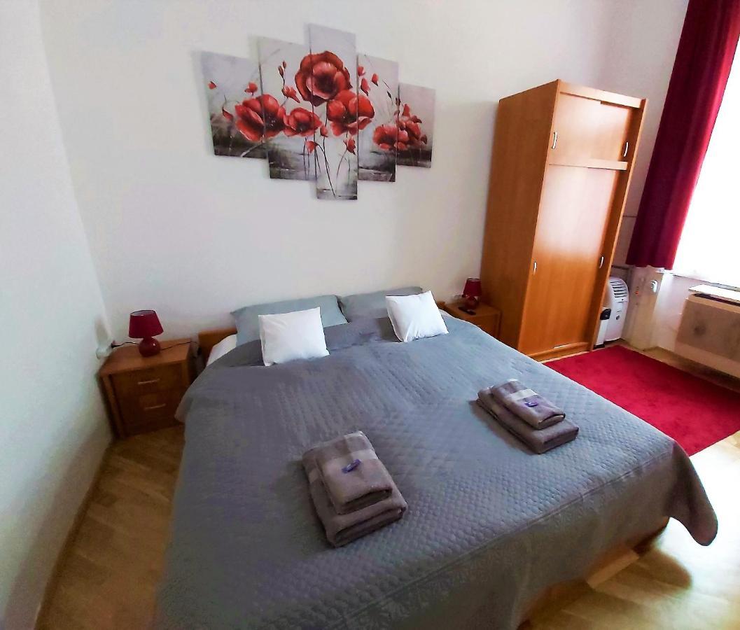 Little Hungary Apartment บูดาเปสต์ ภายนอก รูปภาพ